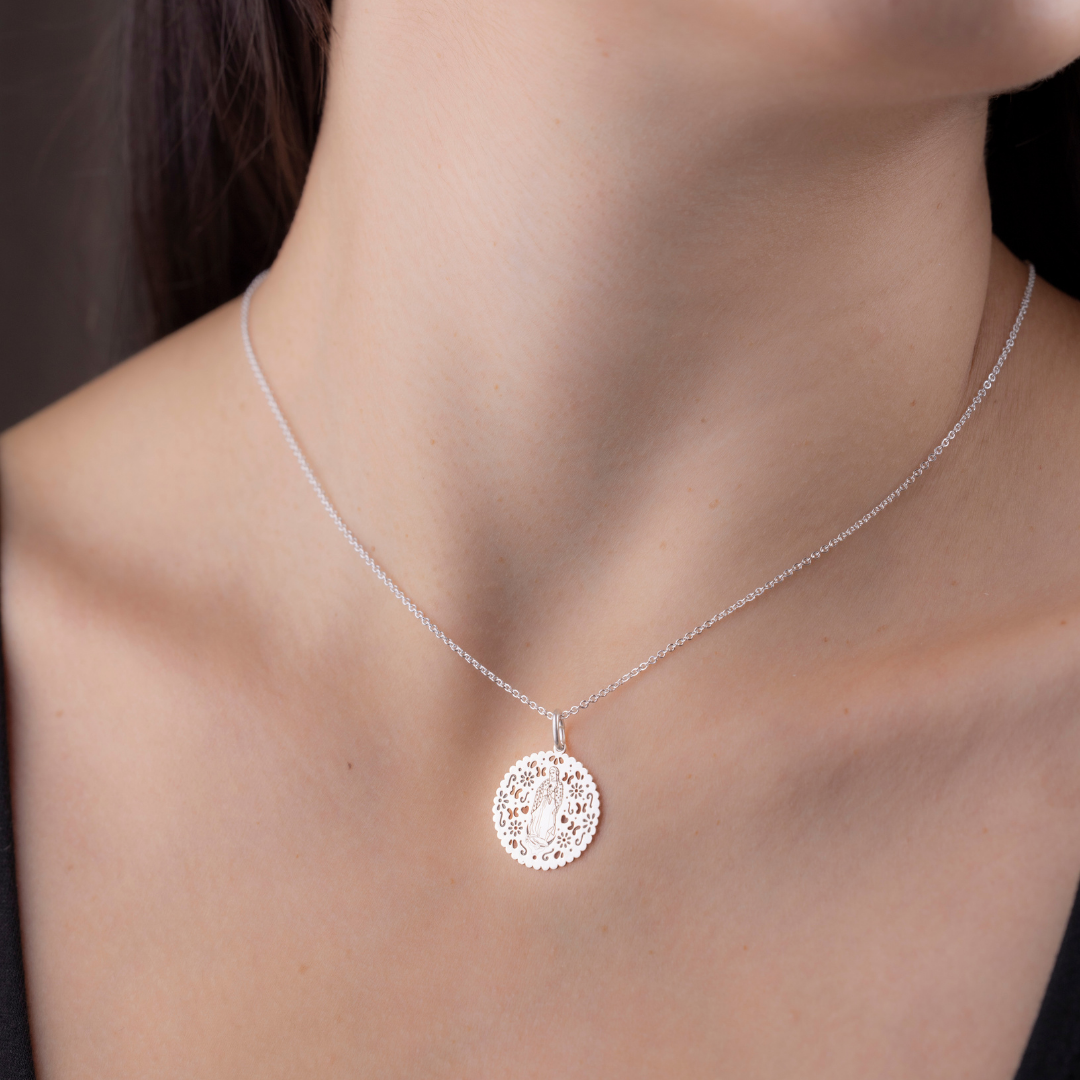 Collar virgen papel picado