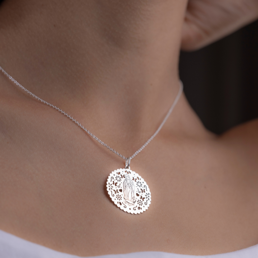 Collar virgen papel picado