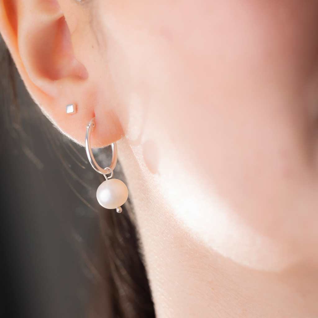 Arracada con perla colgante